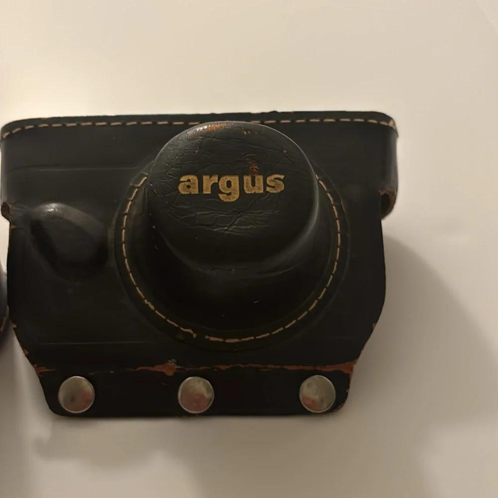 Vintage Argus 35mm Camera & Leather Case(Pre-Owned)Untested-case Fair Condition